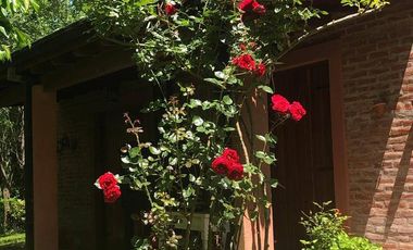 Casa en  sobre 2 lotes Mar de Cobo - Zona bosque