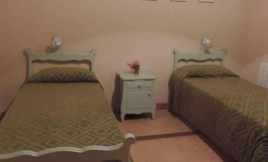 Casa en  sobre 2 lotes Mar de Cobo - Zona bosque