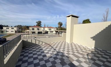 Casa en  venta cuatro ambientes en barrio Chic Village Pilar