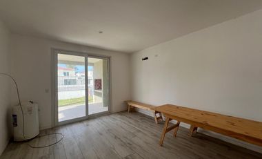 Casa en  venta cuatro ambientes en barrio Chic Village Pilar