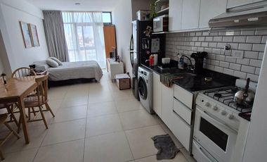 Departamento Monoambiente amplio en centro de Banfield Este