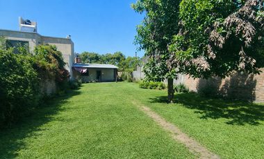 Se vende casa de dos dormitorios en amplio terreno. Permuta o Financiacion