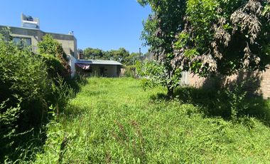 Se vende casa de dos dormitorios en amplio terreno. Permuta o Financiacion