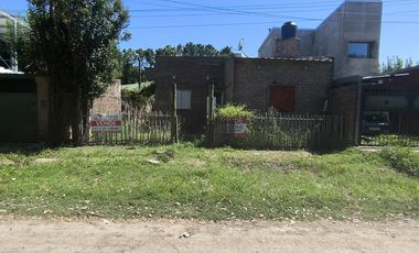 Se vende casa de dos dormitorios en amplio terreno. Permuta o Financiacion