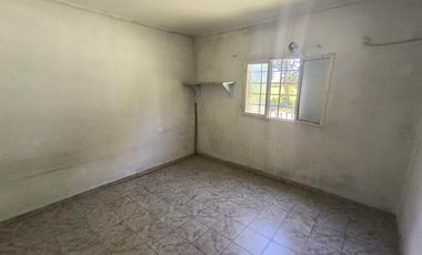 Se vende casa de dos dormitorios en amplio terreno. Permuta o Financiacion
