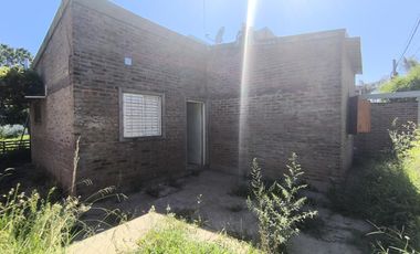 Se vende casa de dos dormitorios en amplio terreno. Permuta o Financiacion