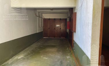 Excelente departamento 2 ambientes con cochera cubierta!!