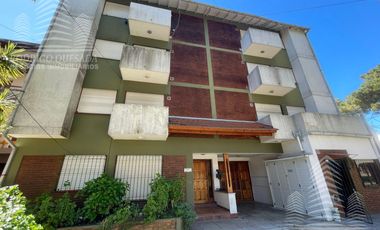 Excelente departamento 2 ambientes con cochera cubierta!!