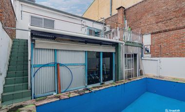 Casa de tres dormitorios y local con pileta en Av. Arana y Centenario  VILLA ELISA