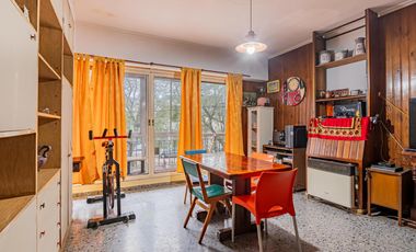 Casa de tres dormitorios y local con pileta en Av. Arana y Centenario  VILLA ELISA