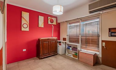 Casa de tres dormitorios y local con pileta en Av. Arana y Centenario  VILLA ELISA