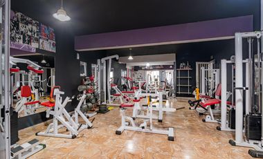 Casa de tres dormitorios y local con pileta en Av. Arana y Centenario  VILLA ELISA