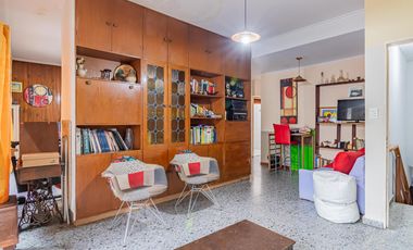 Casa de tres dormitorios y local con pileta en Av. Arana y Centenario  VILLA ELISA