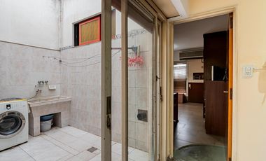 Casa de tres dormitorios y local con pileta en Av. Arana y Centenario  VILLA ELISA