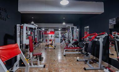 Casa de tres dormitorios y local con pileta en Av. Arana y Centenario  VILLA ELISA