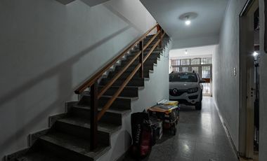 Casa de tres dormitorios y local con pileta en Av. Arana y Centenario  VILLA ELISA