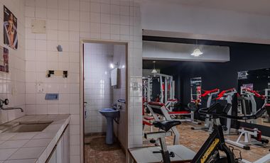 Casa de tres dormitorios y local con pileta en Av. Arana y Centenario  VILLA ELISA