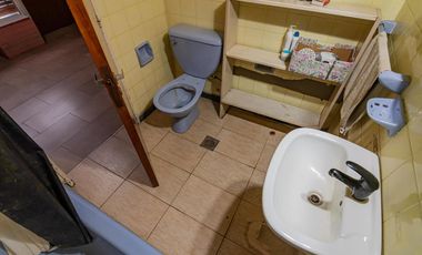 Casa de tres dormitorios y local con pileta en Av. Arana y Centenario  VILLA ELISA