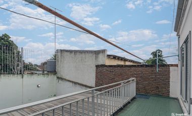 Casa de tres dormitorios y local con pileta en Av. Arana y Centenario  VILLA ELISA