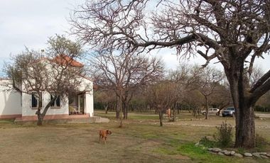 CASA DE 3 AMBIENTES EN VENTA CON TERRENO DE 7 HECTAREAS Y PILETA - LA RAMADA - CORDOBA