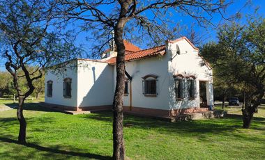 CASA DE 3 AMBIENTES EN VENTA CON TERRENO DE 7 HECTAREAS Y PILETA - LA RAMADA - CORDOBA