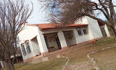CASA DE 3 AMBIENTES EN VENTA CON TERRENO DE 7 HECTAREAS Y PILETA - LA RAMADA - CORDOBA