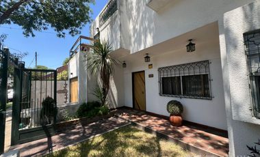 Casa en Florida en venta 5 ambientes lote de 10 x 36 mts - Hermoso Pulmon de manzana