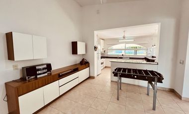 venta Casa quinta con tres lotes