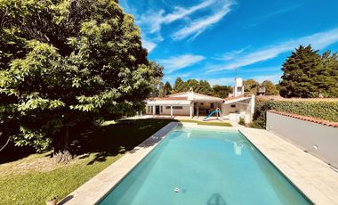 venta Casa quinta con tres lotes