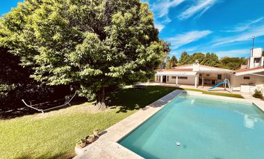 venta Casa quinta con tres lotes