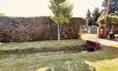 venta Casa quinta con tres lotes