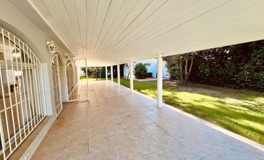 venta Casa quinta con tres lotes