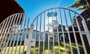 venta Casa quinta con tres lotes