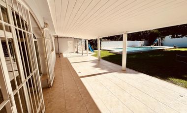 venta Casa quinta con tres lotes