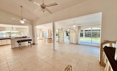 venta Casa quinta con tres lotes