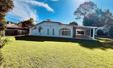 venta Casa quinta con tres lotes