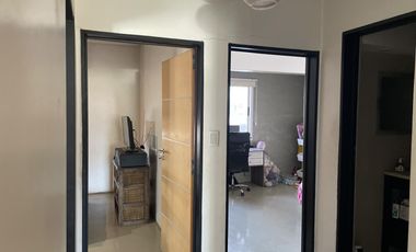 Amplio Departamento media cuadra de la Estacion