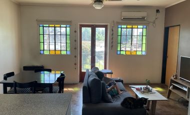 Amplio Departamento media cuadra de la Estacion