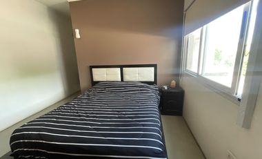 Amplio Departamento media cuadra de la Estacion