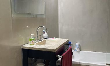 Amplio Departamento media cuadra de la Estacion