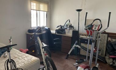 Amplio Departamento media cuadra de la Estacion