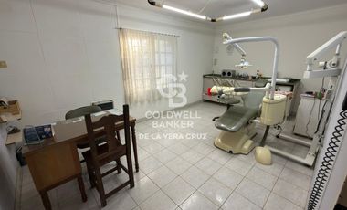 Clinica con consultorios, gabinetes de kinesiologia y laboratorio en Maria Selva