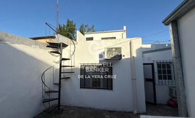 Clinica con consultorios, gabinetes de kinesiologia y laboratorio en Maria Selva