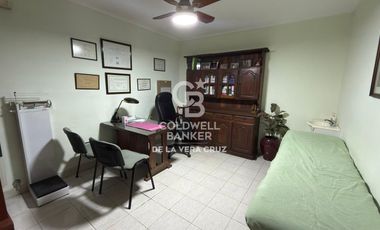 Clinica con consultorios, gabinetes de kinesiologia y laboratorio en Maria Selva