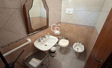 Clinica con consultorios, gabinetes de kinesiologia y laboratorio en Maria Selva