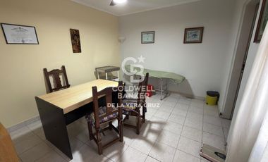 Clinica con consultorios, gabinetes de kinesiologia y laboratorio en Maria Selva