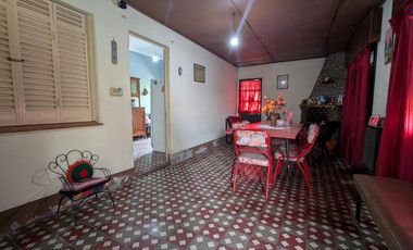 Casa en Venta con gran Terreno | Zona Polideportivo | Luján