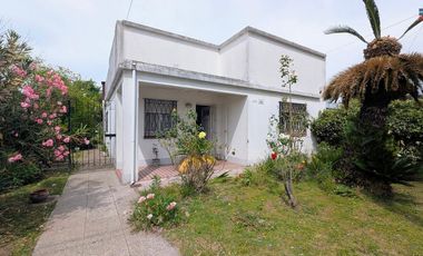 Casa en Venta con gran Terreno | Zona Polideportivo | Luján