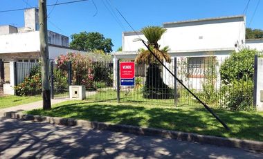 Casa en Venta con gran Terreno | Zona Polideportivo | Luján
