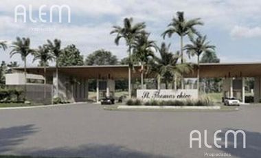 Lote en Venta en Saint Thomas Chico | Cerca de la entrada!